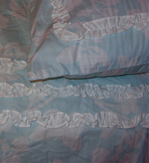 girls bedding; how to design a calming befroom for an autistic kid