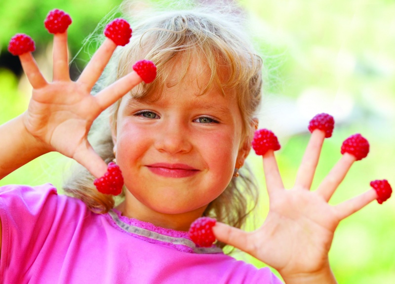 Raspberry Girl Girl-With-Raspberries