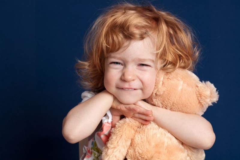little girl with teddy bear