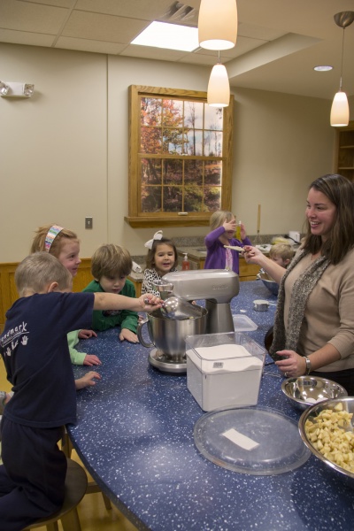 Courtesy Ridgefield Academy kids cooking in kitchen
